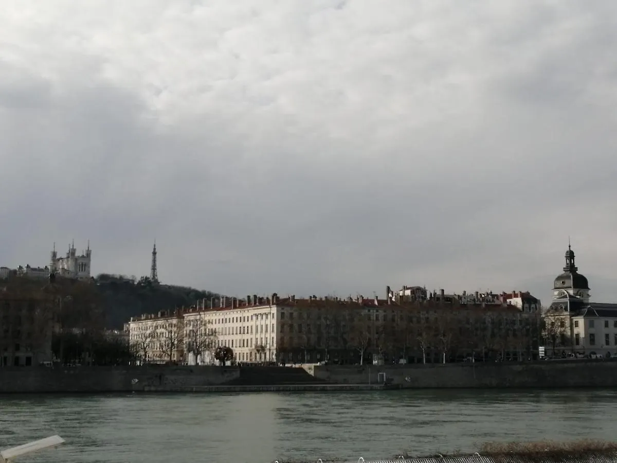 Homestay Loft Viarhona, Grand Loft En Centre-Ville Lyon